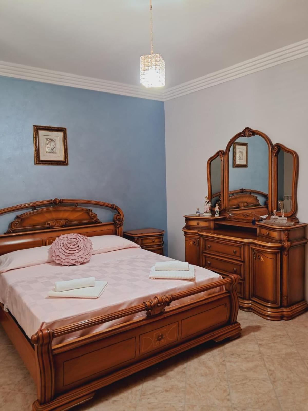 Apartamento Al Cortile Del Pozzo Delia Exterior foto
