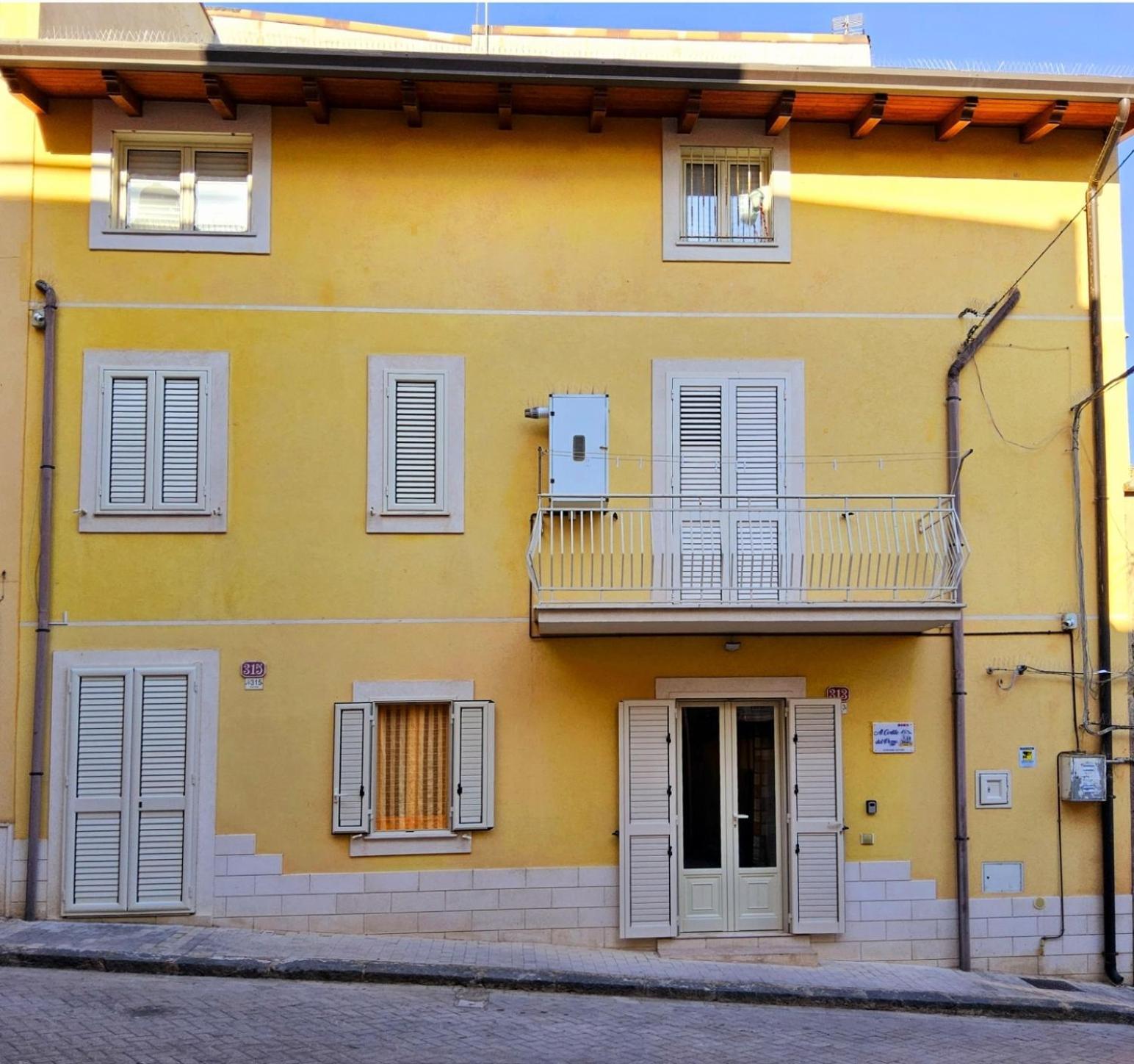Apartamento Al Cortile Del Pozzo Delia Exterior foto