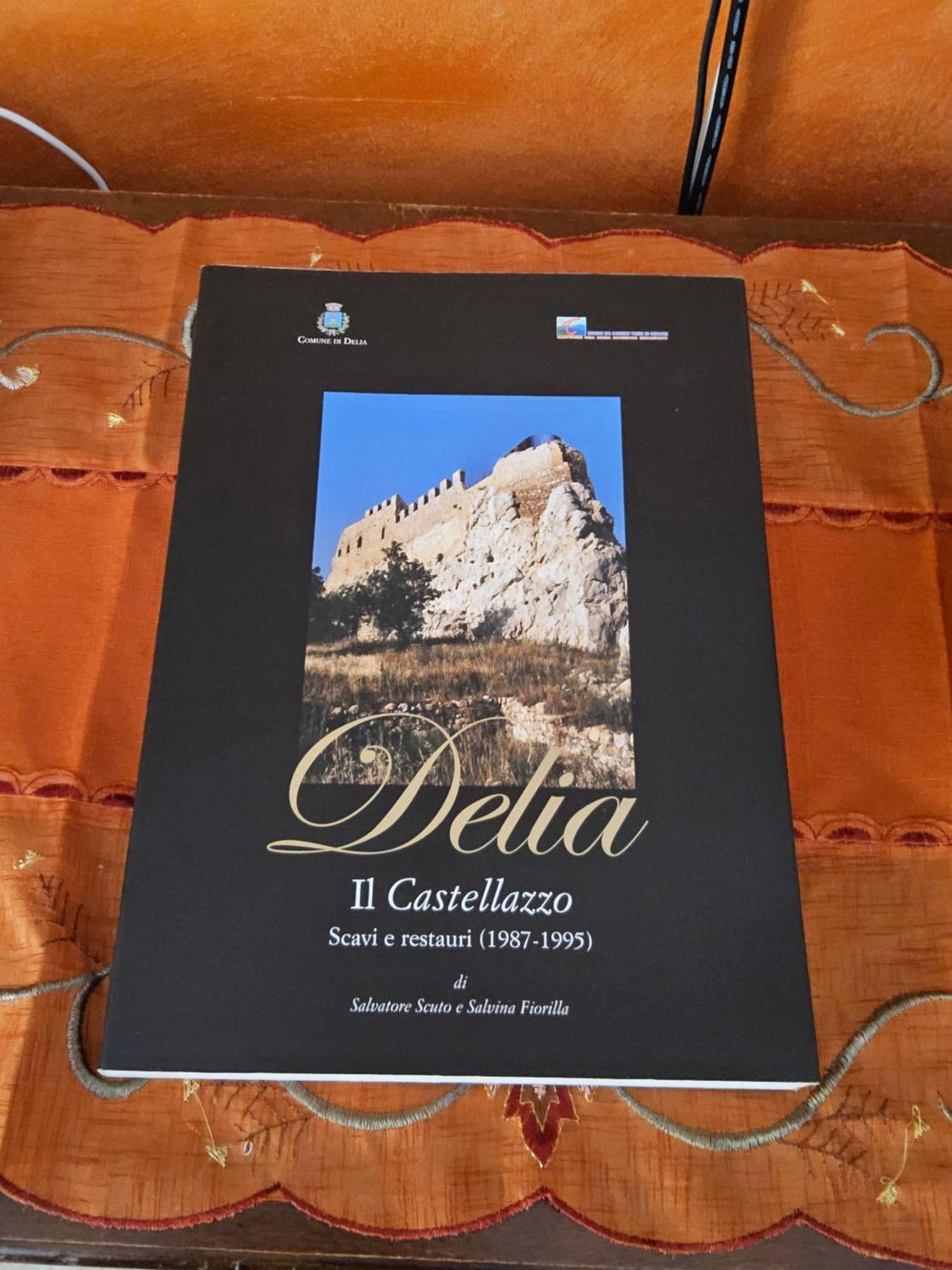 Apartamento Al Cortile Del Pozzo Delia Exterior foto